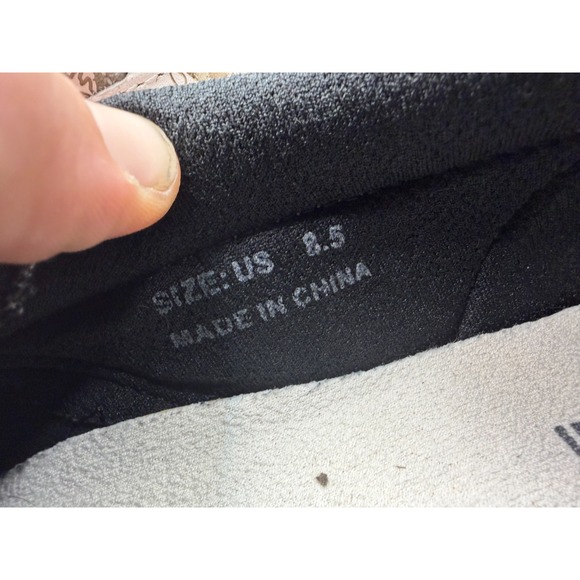 Size 8.5 Vans Off The Wall Classic‎ Cream Womens Leather Slip On Casual Shoes - Picture 9 of 9